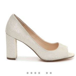 Nina Farlyn peep toe pump
